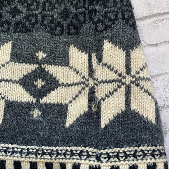 Vintage 90s Mom Nordic Turtleneck Sweater - Black & White - Picture 7 of 11